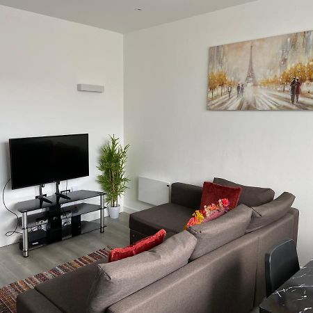 Lovely 2 Double Bedroom Flat With Free Parking - At The Atrium Mk ミルトン・ケインズ エクステリア 写真