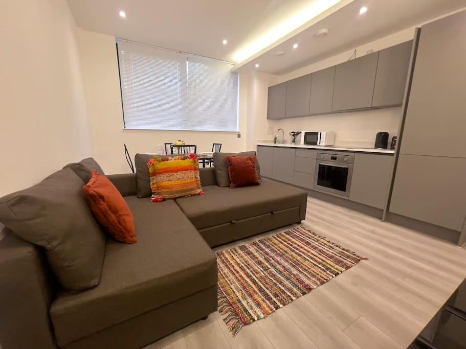 Lovely 2 Double Bedroom Flat With Free Parking - At The Atrium Mk ミルトン・ケインズ エクステリア 写真