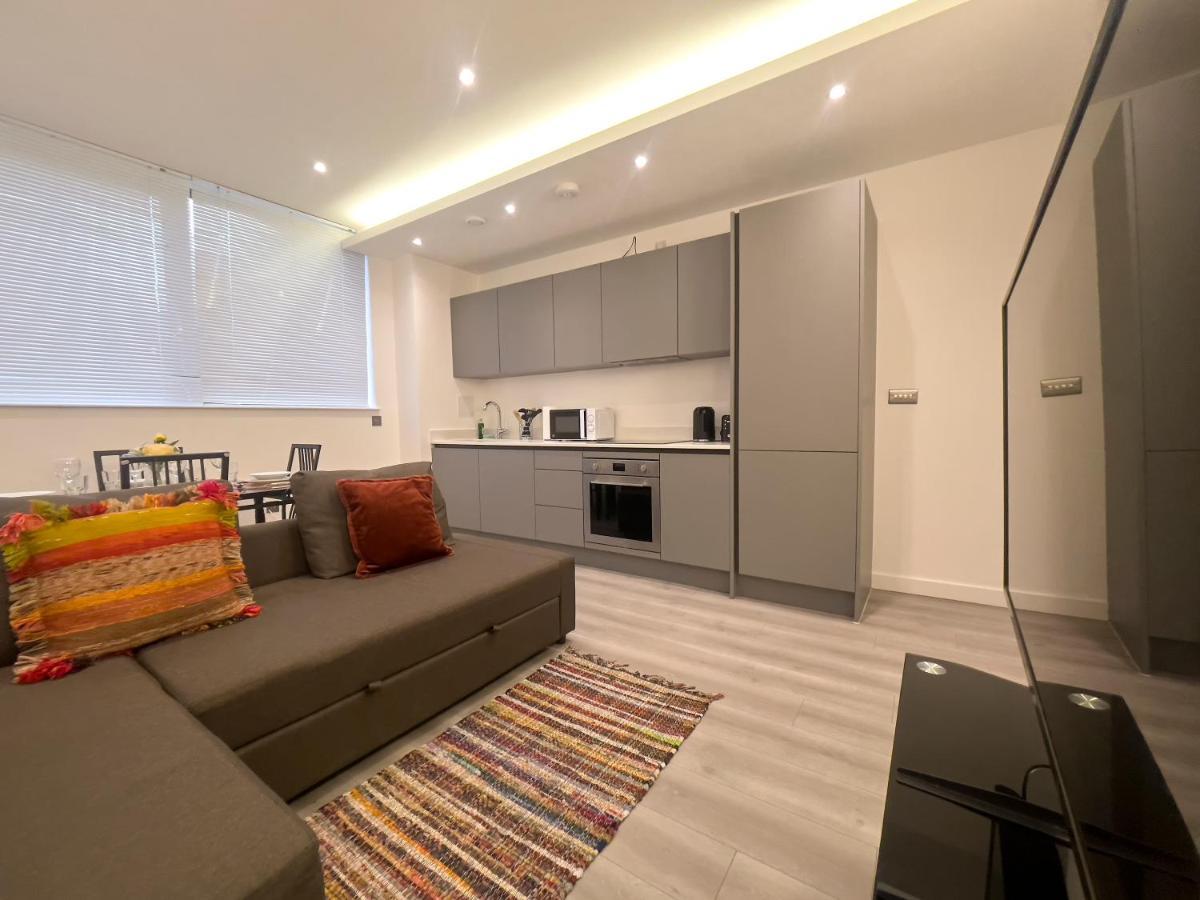Lovely 2 Double Bedroom Flat With Free Parking - At The Atrium Mk ミルトン・ケインズ エクステリア 写真