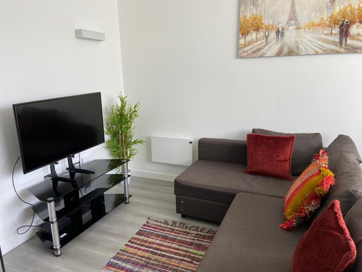 Lovely 2 Double Bedroom Flat With Free Parking - At The Atrium Mk ミルトン・ケインズ エクステリア 写真