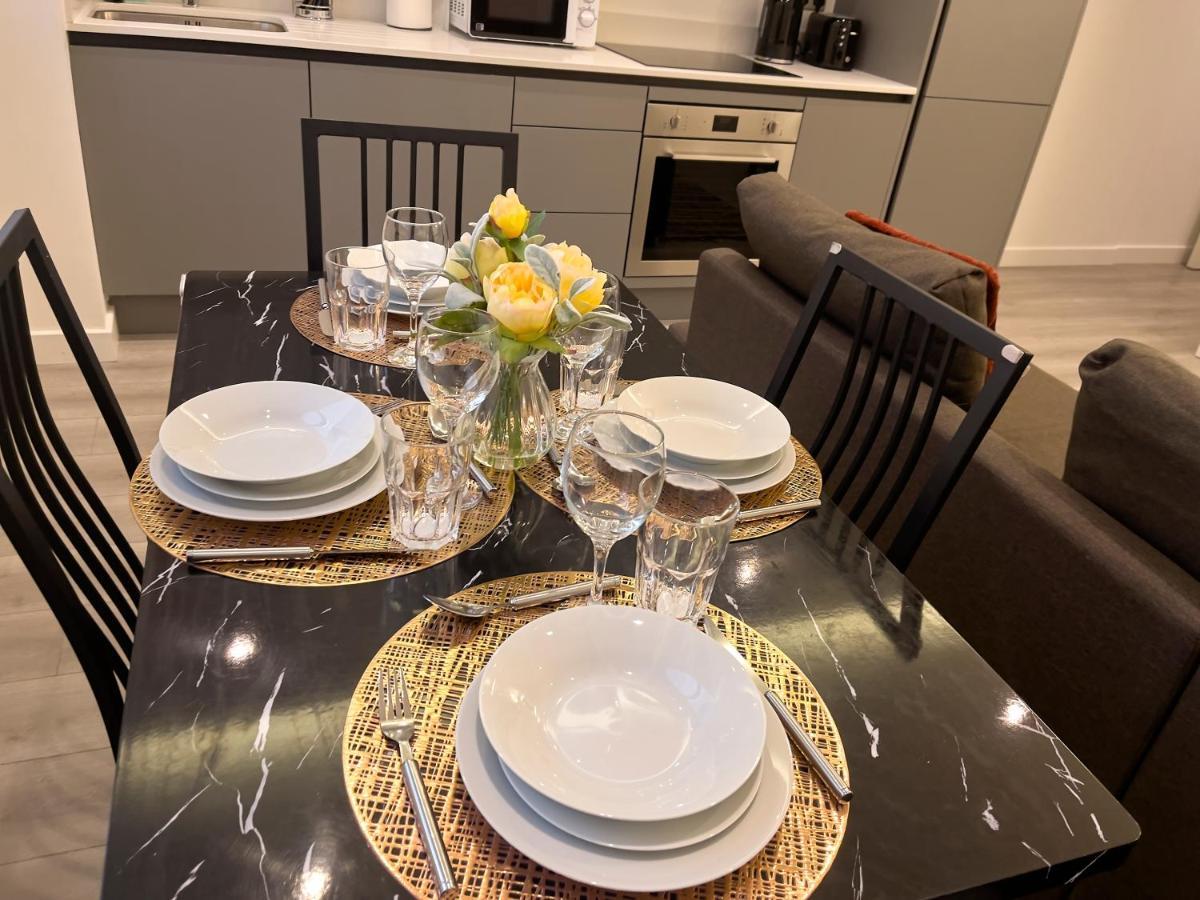 Lovely 2 Double Bedroom Flat With Free Parking - At The Atrium Mk ミルトン・ケインズ エクステリア 写真