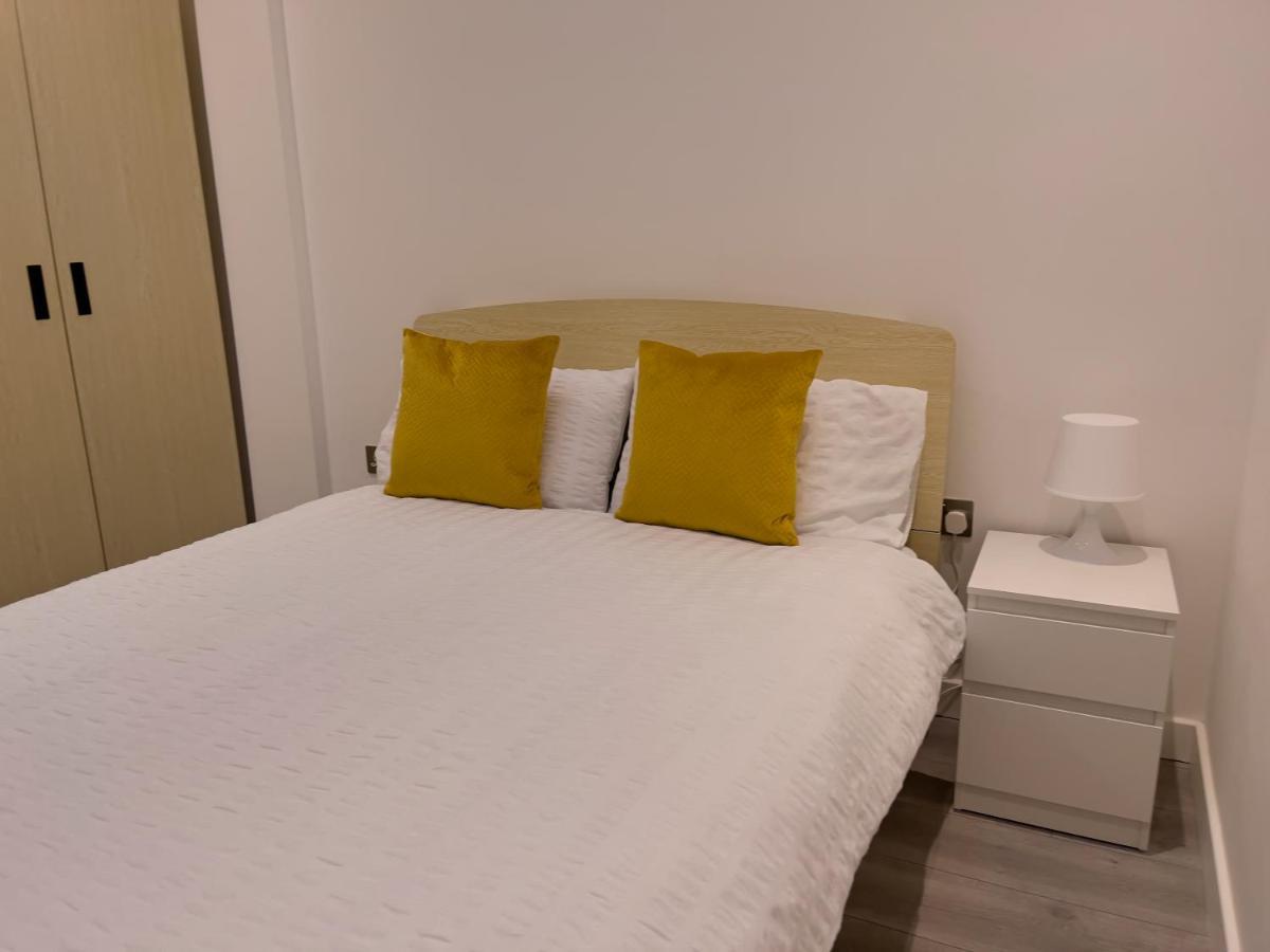 Lovely 2 Double Bedroom Flat With Free Parking - At The Atrium Mk ミルトン・ケインズ エクステリア 写真