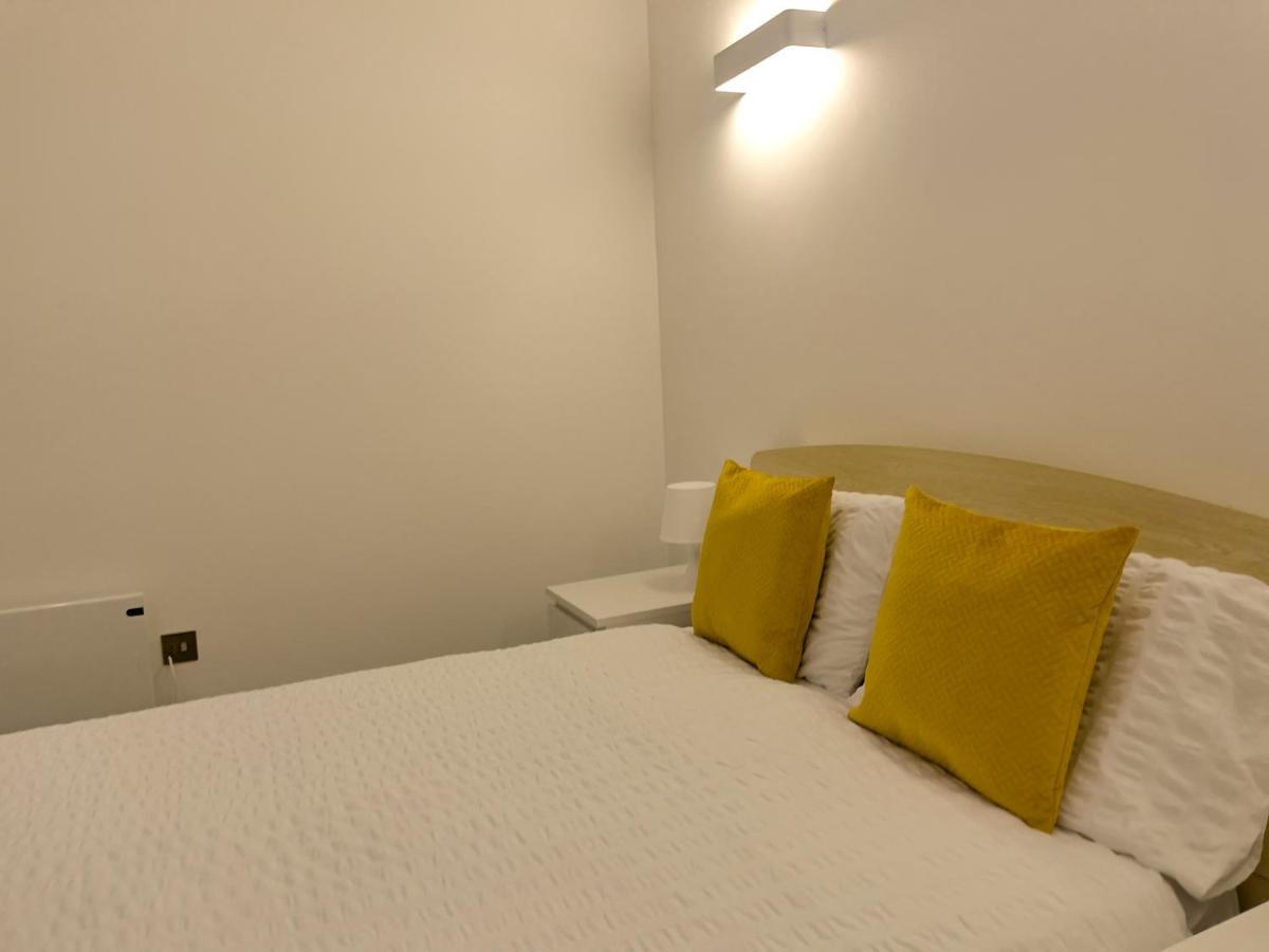 Lovely 2 Double Bedroom Flat With Free Parking - At The Atrium Mk ミルトン・ケインズ エクステリア 写真