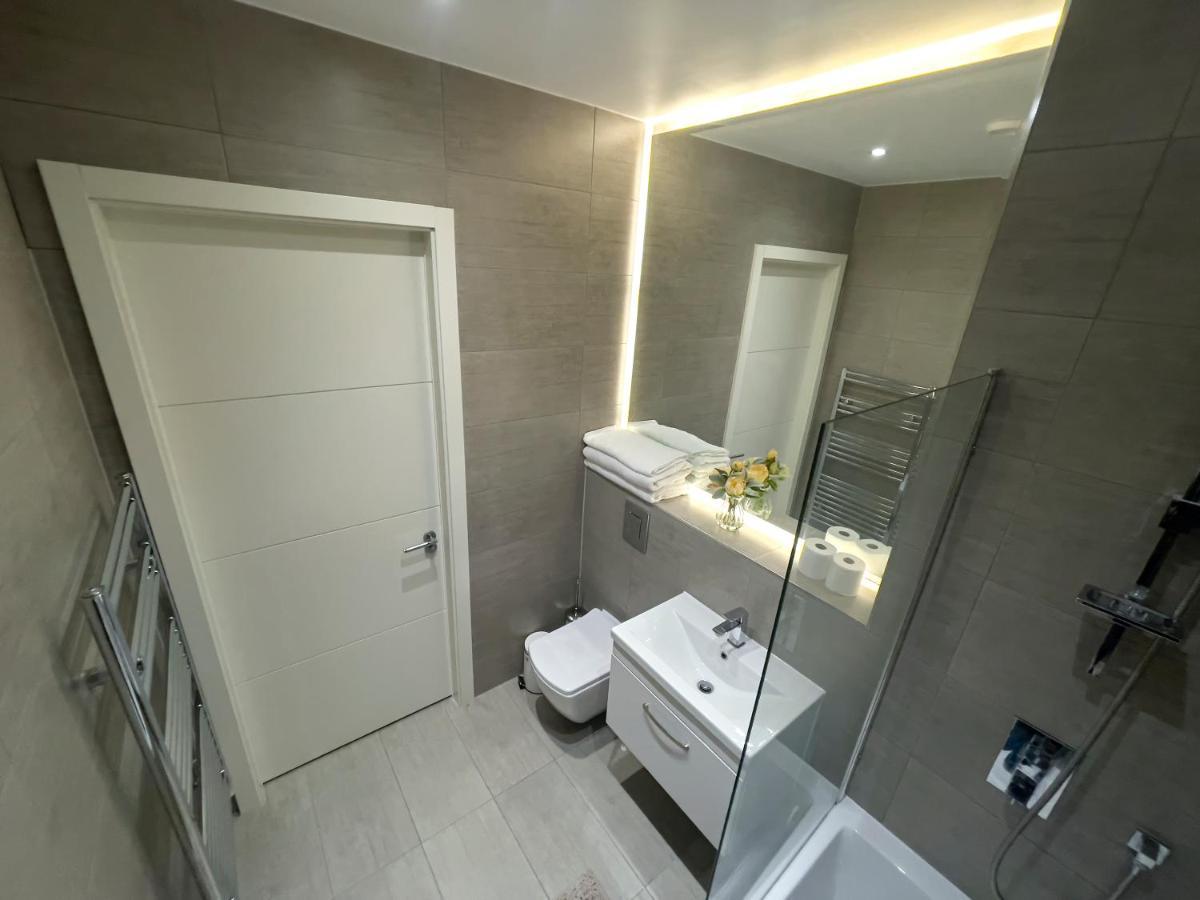 Lovely 2 Double Bedroom Flat With Free Parking - At The Atrium Mk ミルトン・ケインズ エクステリア 写真