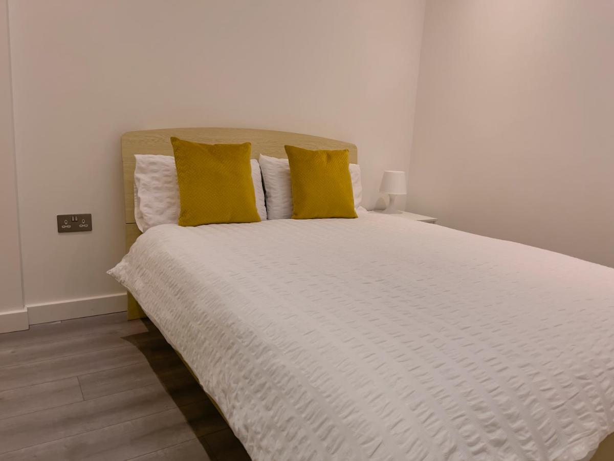 Lovely 2 Double Bedroom Flat With Free Parking - At The Atrium Mk ミルトン・ケインズ エクステリア 写真