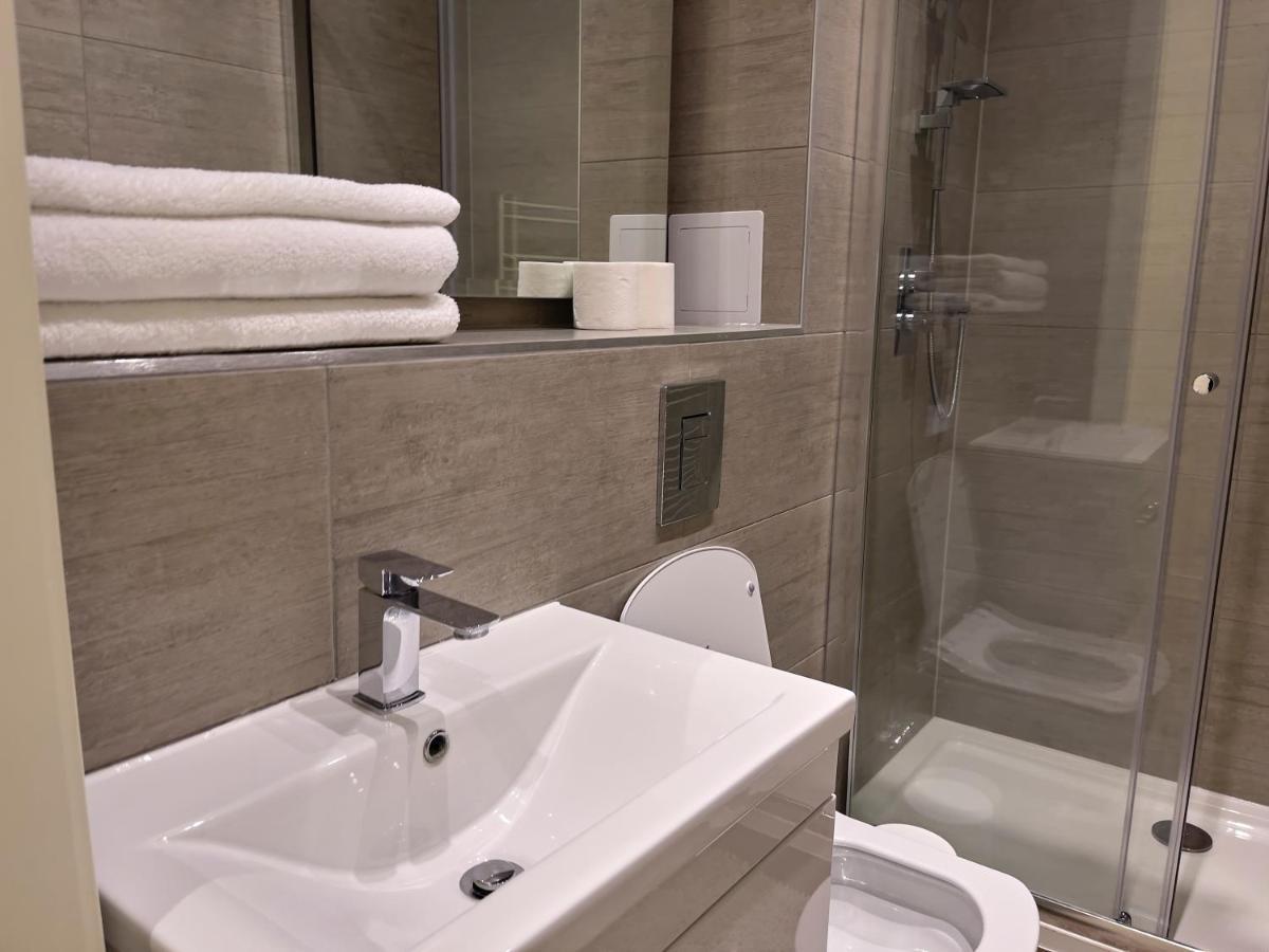 Lovely 2 Double Bedroom Flat With Free Parking - At The Atrium Mk ミルトン・ケインズ エクステリア 写真