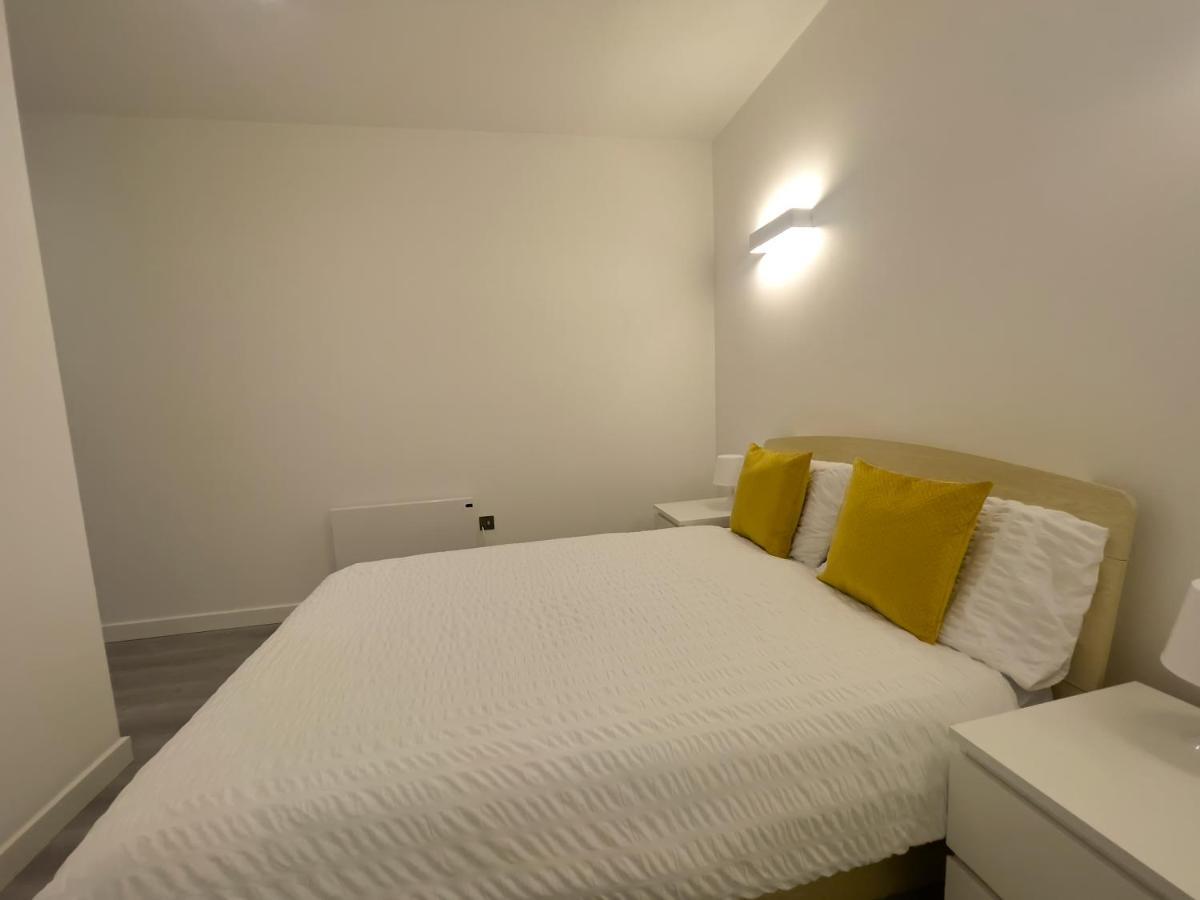 Lovely 2 Double Bedroom Flat With Free Parking - At The Atrium Mk ミルトン・ケインズ エクステリア 写真