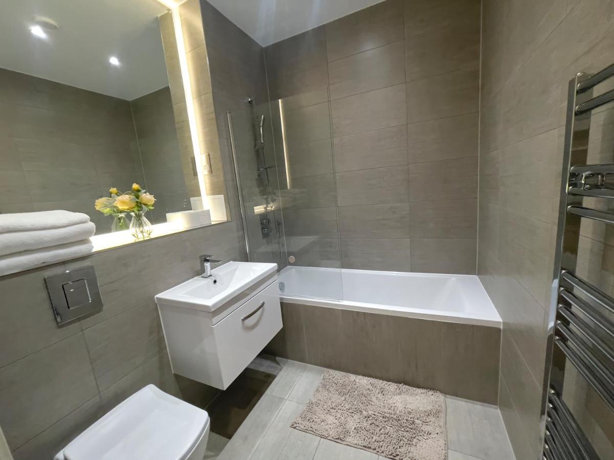 Lovely 2 Double Bedroom Flat With Free Parking - At The Atrium Mk ミルトン・ケインズ エクステリア 写真
