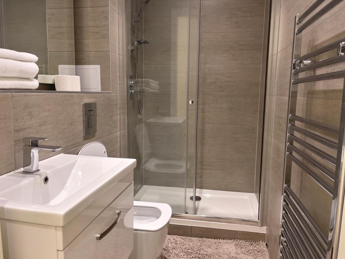 Lovely 2 Double Bedroom Flat With Free Parking - At The Atrium Mk ミルトン・ケインズ エクステリア 写真