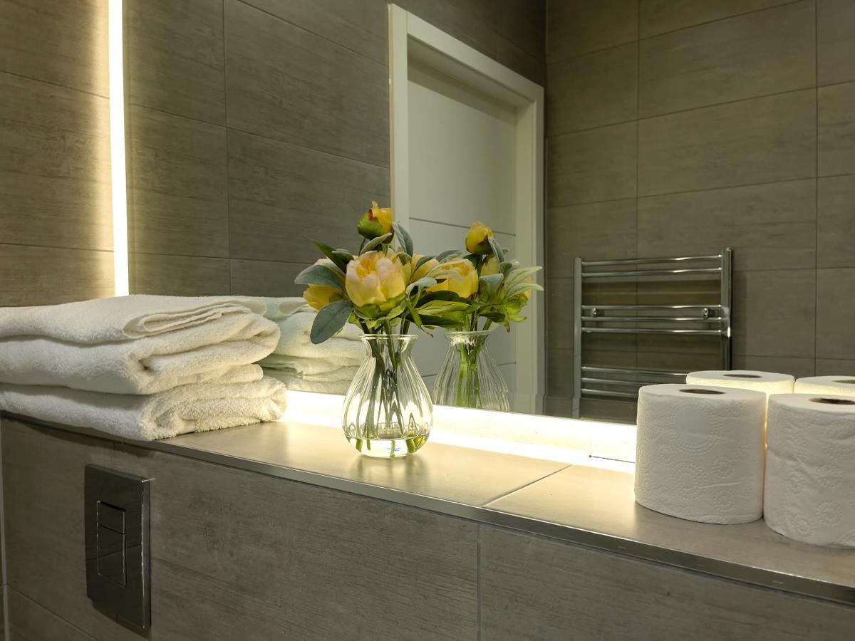 Lovely 2 Double Bedroom Flat With Free Parking - At The Atrium Mk ミルトン・ケインズ エクステリア 写真