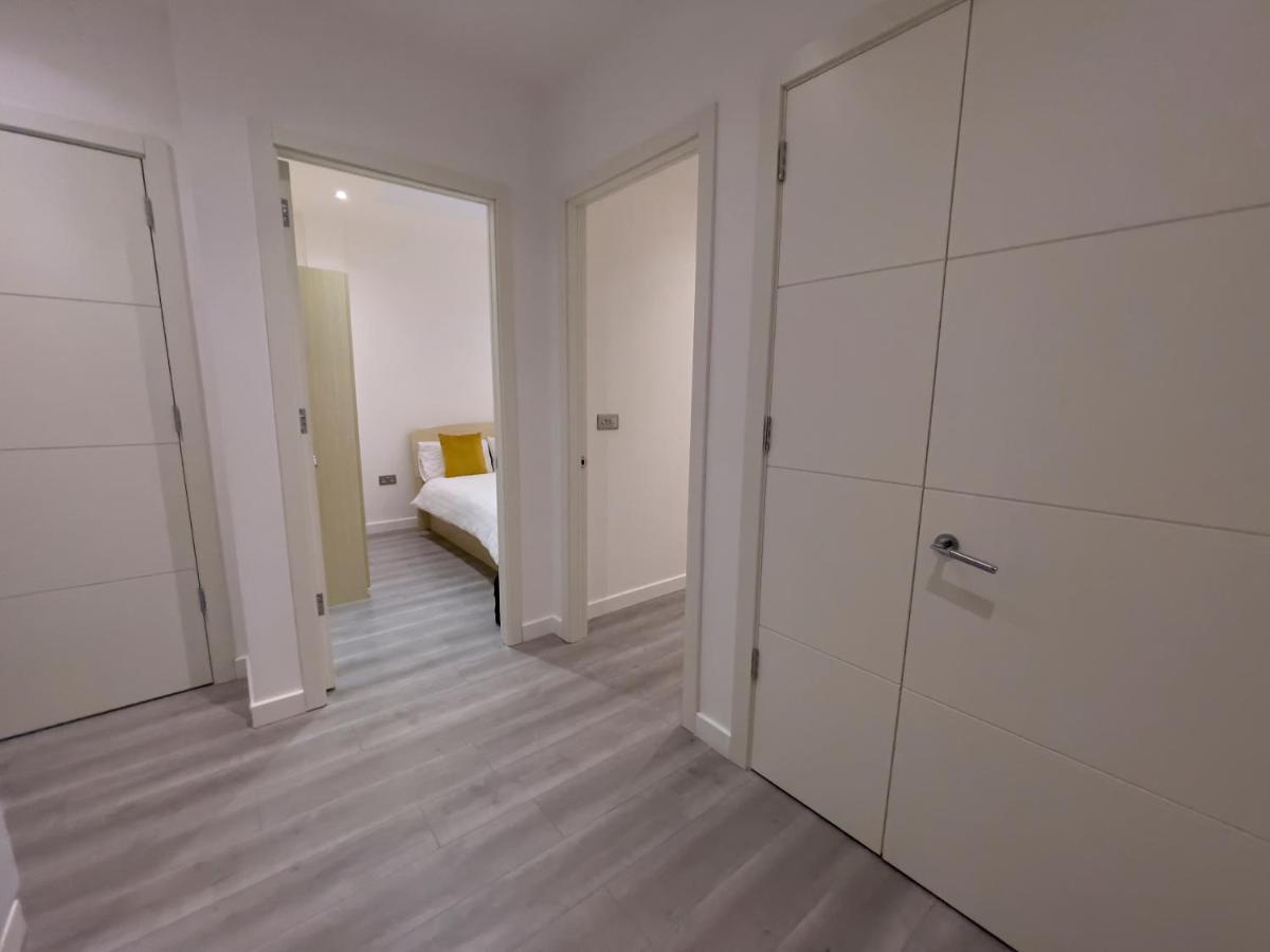 Lovely 2 Double Bedroom Flat With Free Parking - At The Atrium Mk ミルトン・ケインズ エクステリア 写真