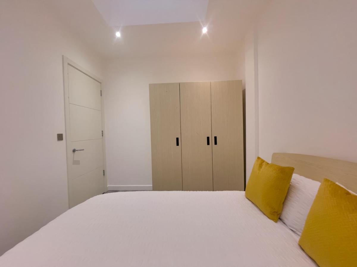 Lovely 2 Double Bedroom Flat With Free Parking - At The Atrium Mk ミルトン・ケインズ エクステリア 写真